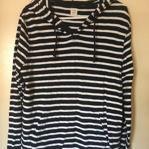 Hooded long sleeve pullover